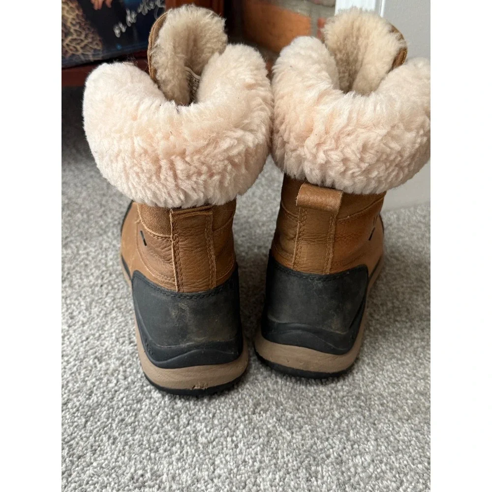 UGG‎ Australia Adirondack III Women's Boots - Chestnut, US 9.5